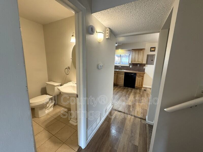 1138 Delaware Dr - Photo 4 of 27