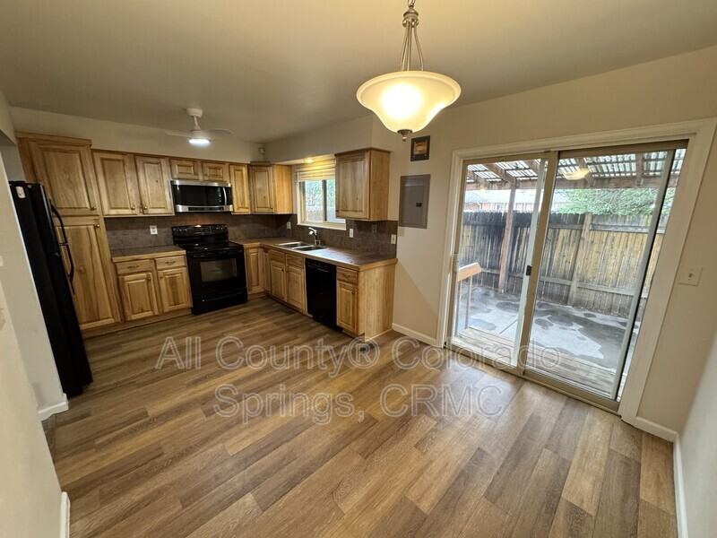 1138 Delaware Dr - Photo 5 of 27