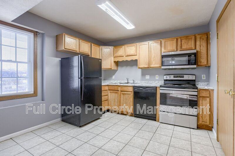 2710 N 1st St #2 - Photo 3 of 24