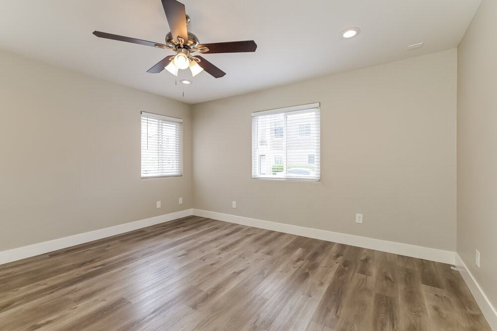 6002 Aripeka St - Photo 5 of 17