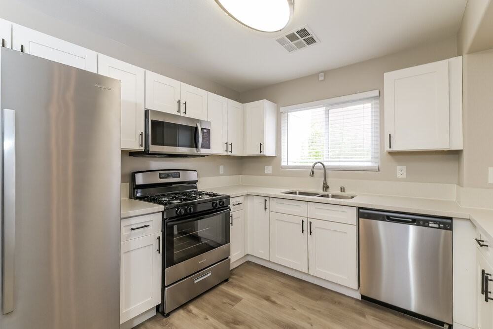 6002 Aripeka St - Photo 7 of 17