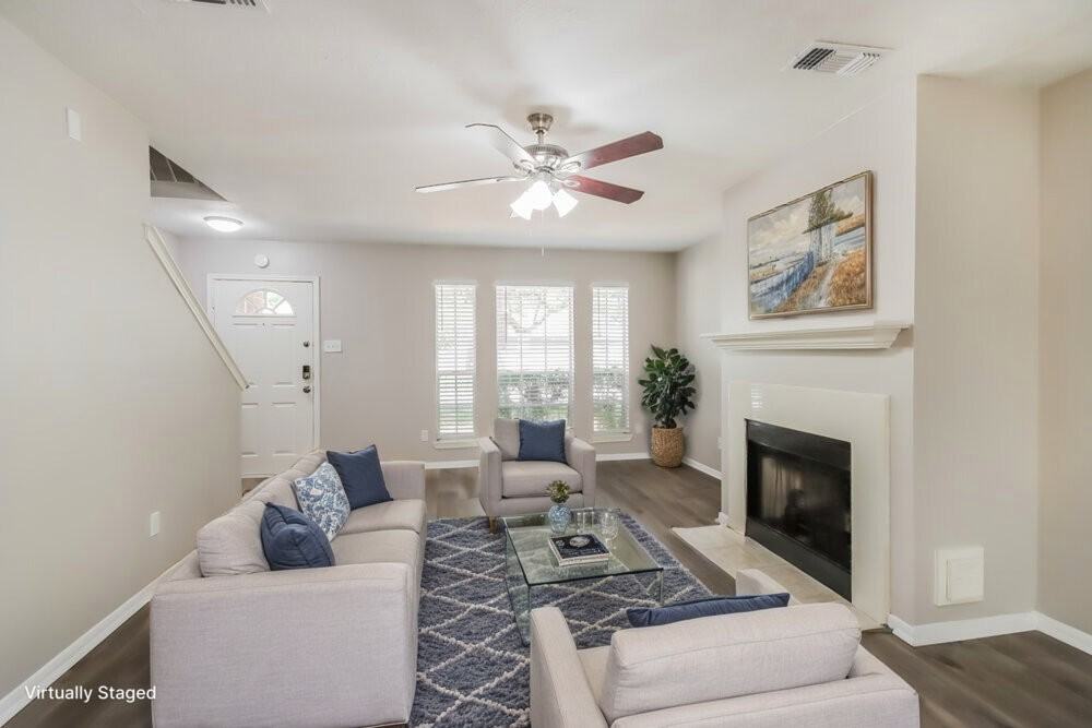 18450 Hollow Oaks Cir - Photo 5 of 20