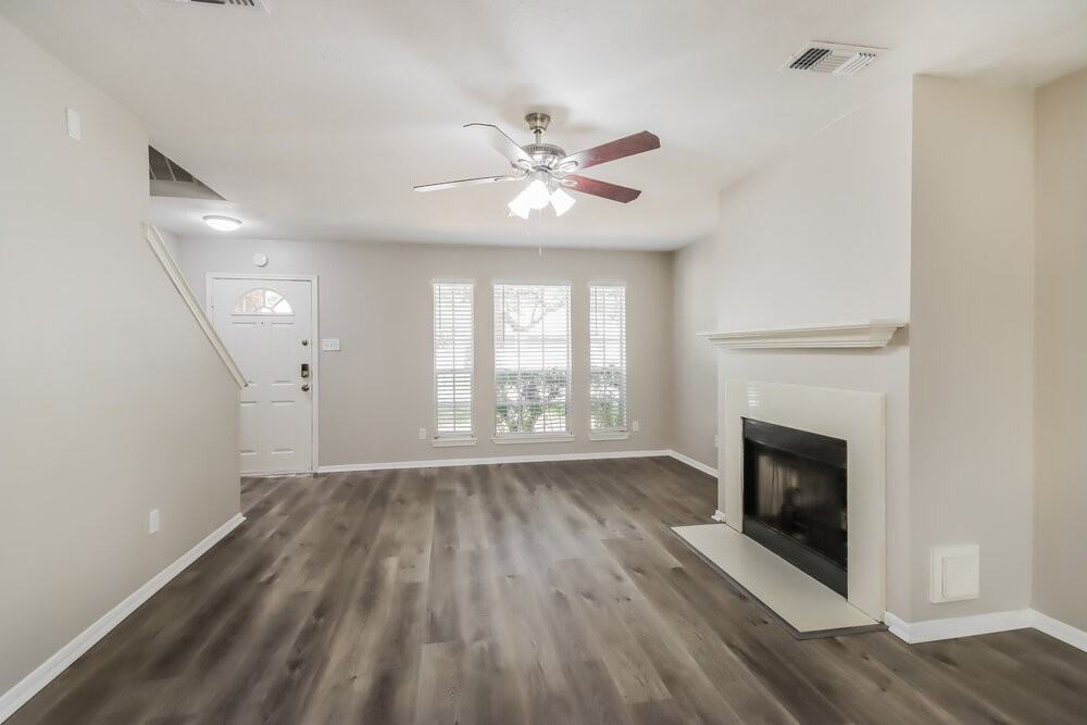 18450 Hollow Oaks Cir - Photo 6 of 20