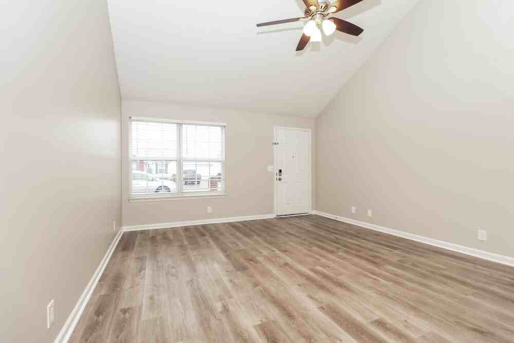 1514 Killarney Dr - Photo 3 of 19