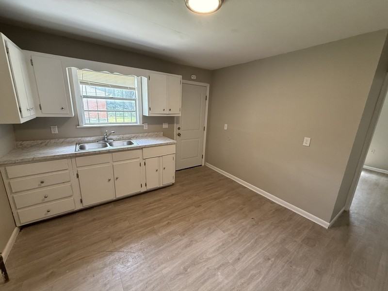 1351 Austin St - Photo 7 of 13