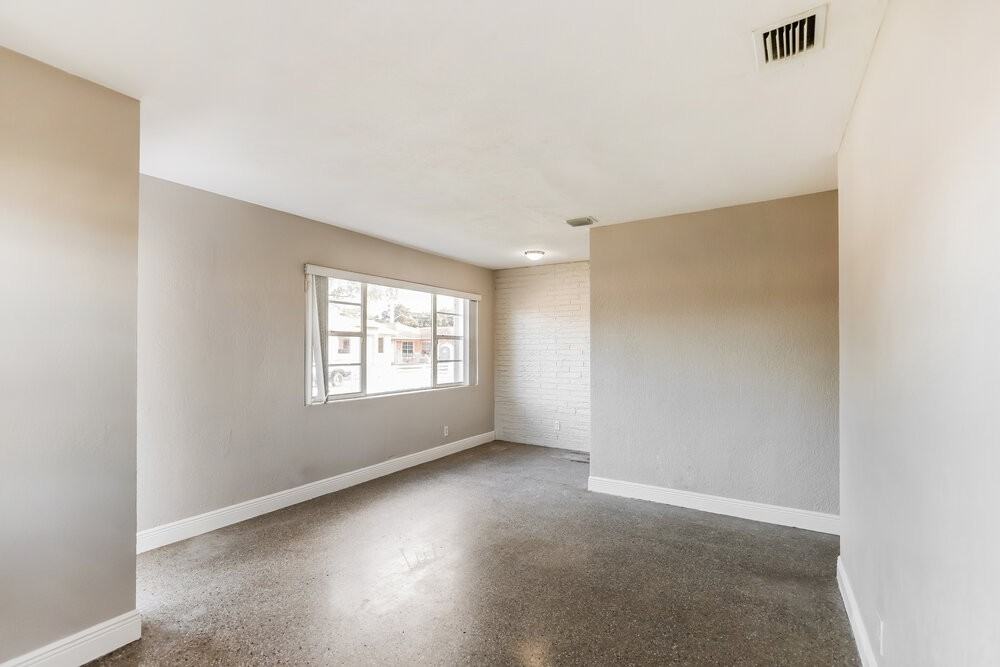 2218 Farragut St - Photo 5 of 16