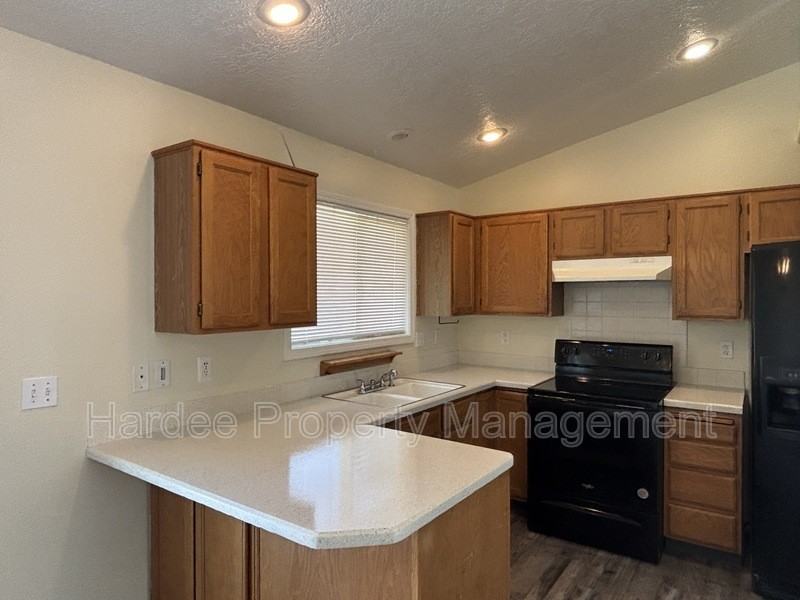 10764 W Goldenrod Ave - Photo 4 of 20