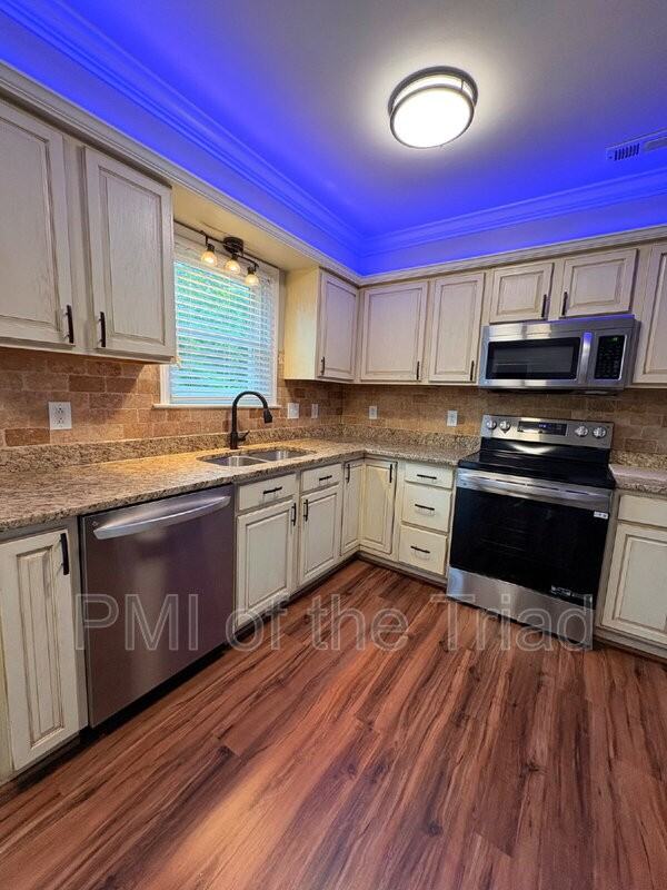 3900 Hunt Chase Ct - Photo 5 of 28