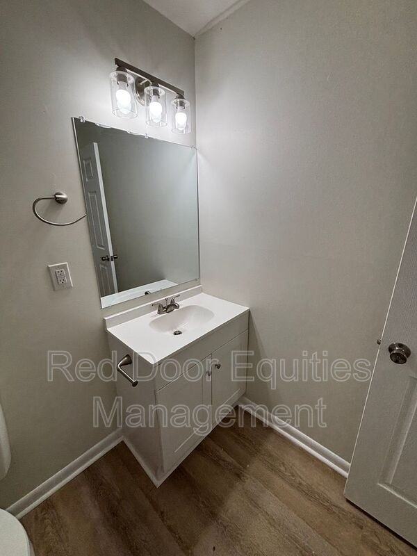 123 W Walnut St #D - Photo 4 of 9