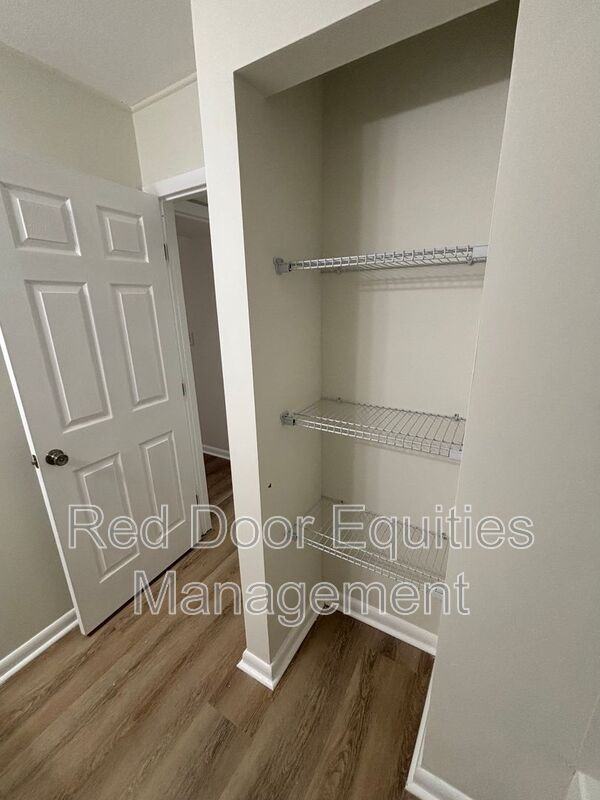 123 W Walnut St #D - Photo 5 of 9