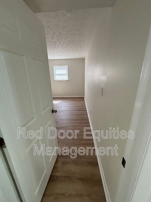 123 W Walnut St #D - Photo 6 of 9