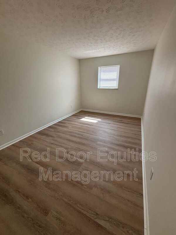 123 W Walnut St #D - Photo 7 of 9