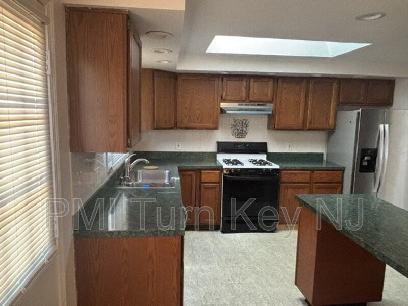 103 Leanne Dr - Photo 4 of 31