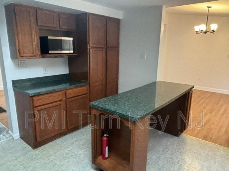 103 Leanne Dr - Photo 5 of 31