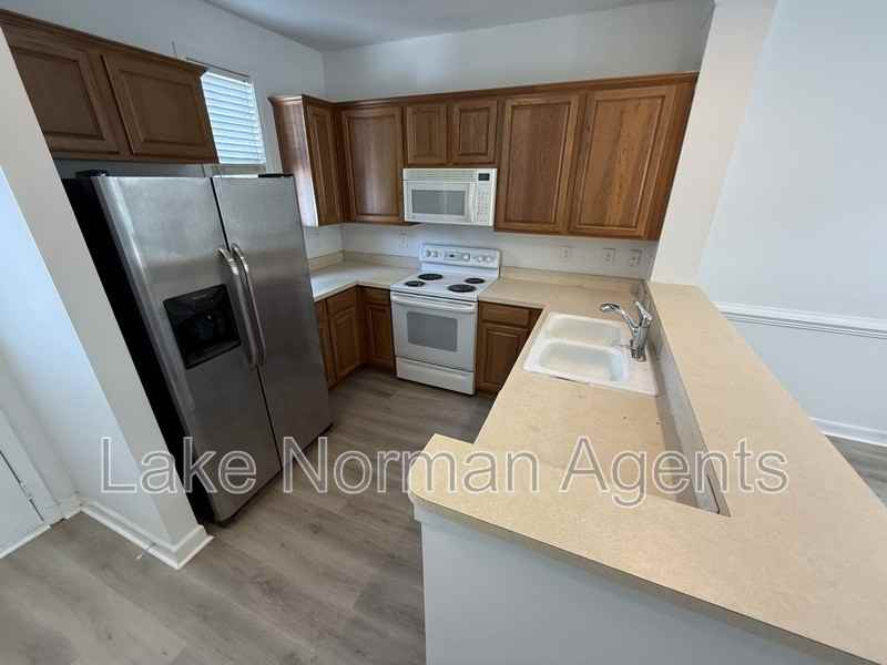 10031 Ansonborough Sq - Photo 4 of 18