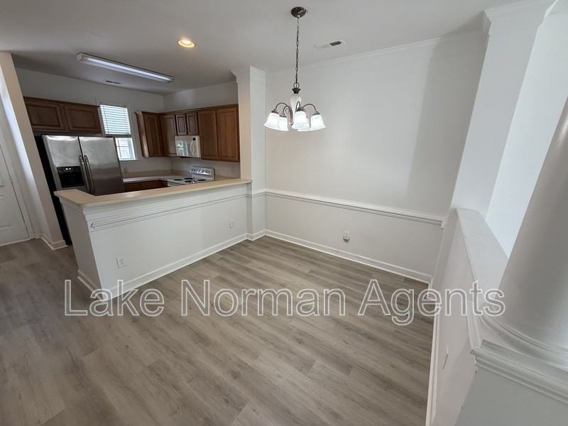 10031 Ansonborough Sq - Photo 5 of 18