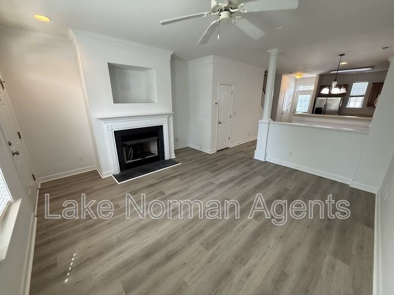 10031 Ansonborough Sq - Photo 6 of 18