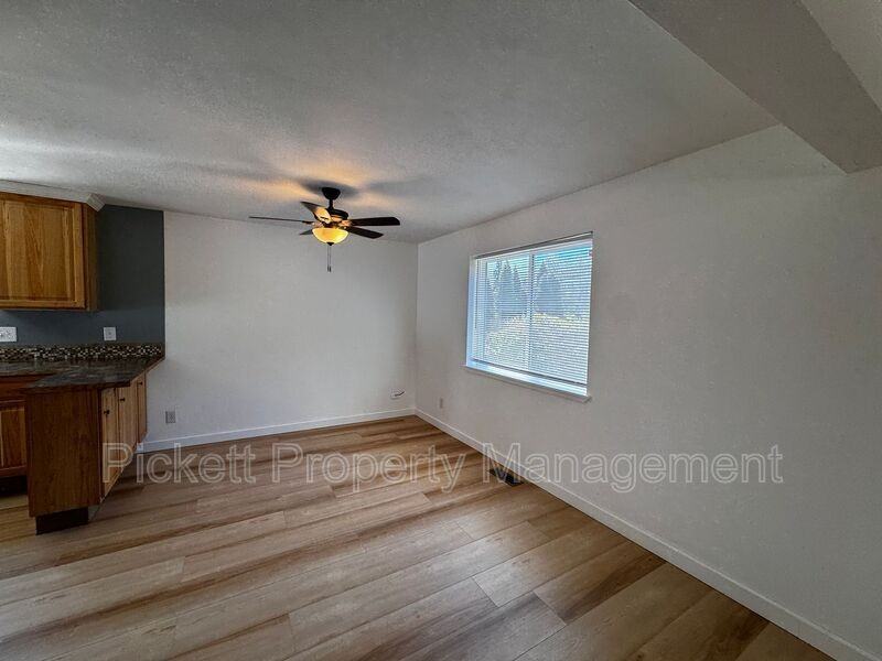 600 Ne Flagstone Ln - Photo 5 of 23