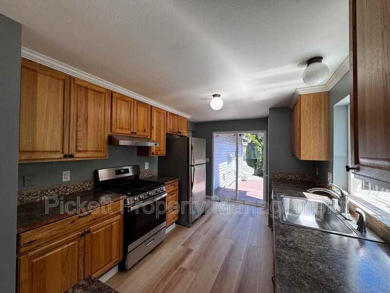 600 Ne Flagstone Ln - Photo 7 of 23