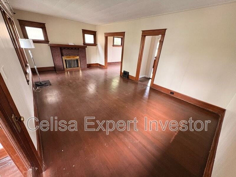 3221 S Harrison St - Photo 2 of 12