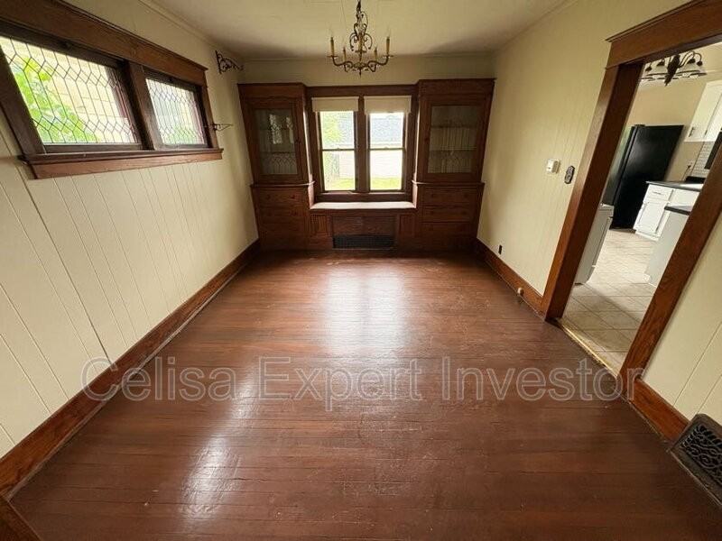 3221 S Harrison St - Photo 3 of 12
