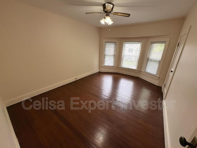 3221 S Harrison St - Photo 5 of 12