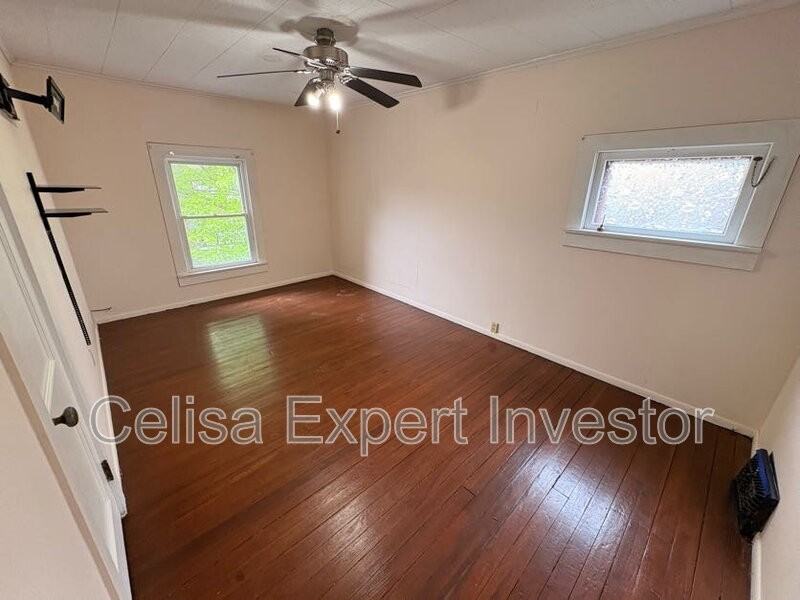 3221 S Harrison St - Photo 6 of 12