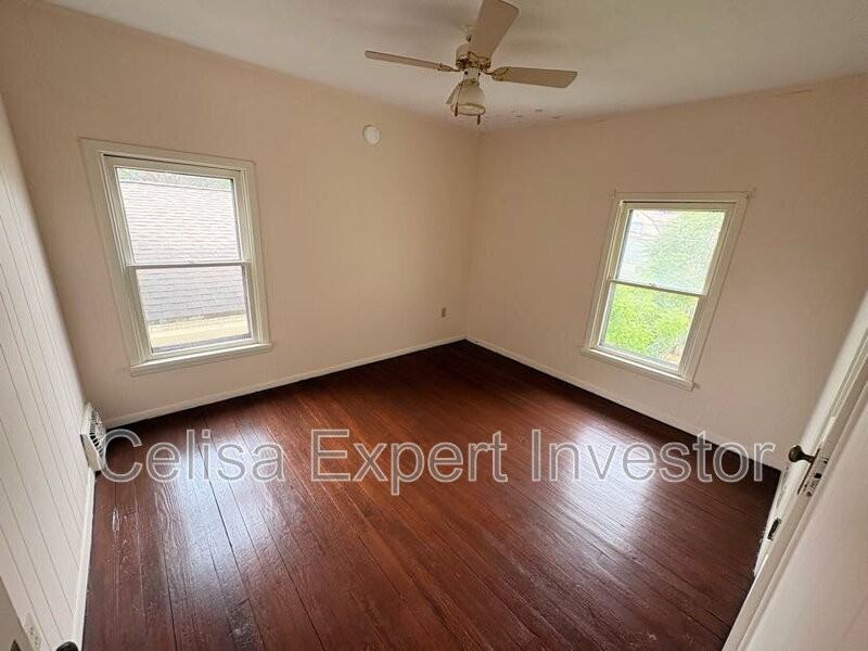 3221 S Harrison St - Photo 7 of 12