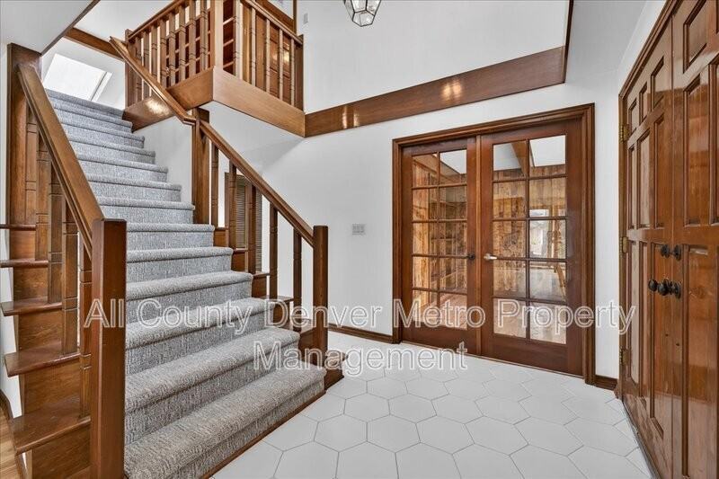 10193 Meade Ct - Photo 3 of 39