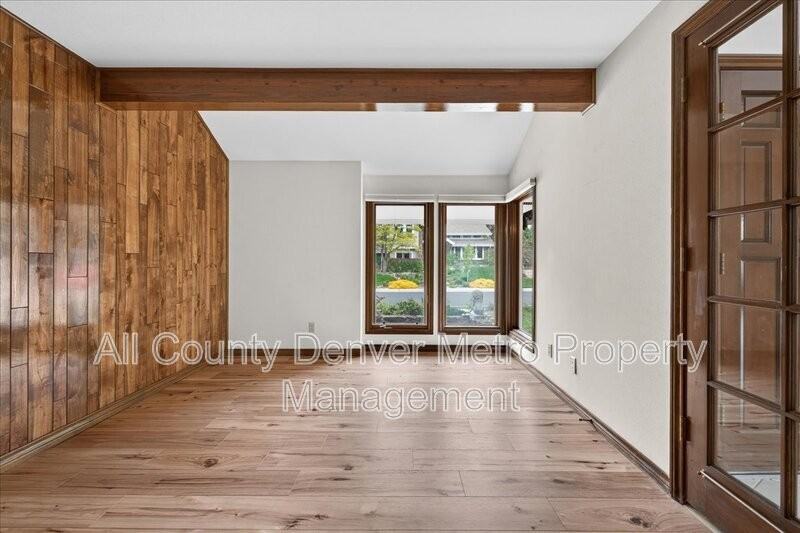 10193 Meade Ct - Photo 4 of 39