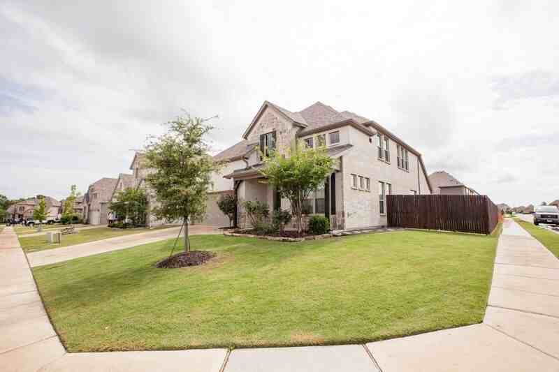 1501 Laurence Ln - Photo 2 of 46