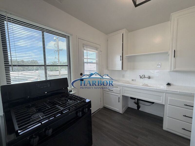 904 Sartori Ave #4 - Photo 4 of 8