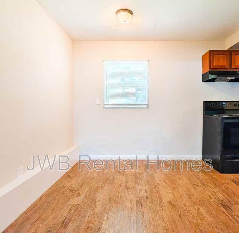 3515 Dignan St - Photo 5 of 15