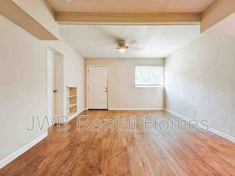 3515 Dignan St - Photo 7 of 15