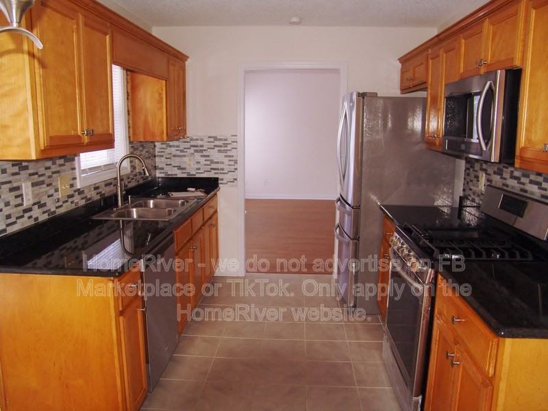 392 Shoal Cir - Photo 3 of 29