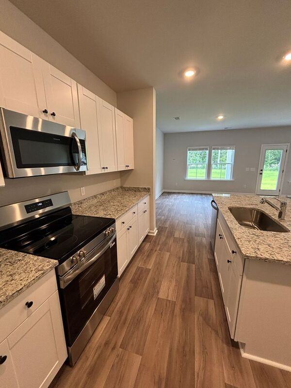 8010 Tiggerfish Way - Photo 5 of 36