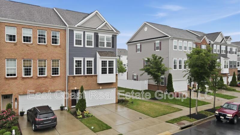 5123 Ironsides Dr - Photo 2 of 38