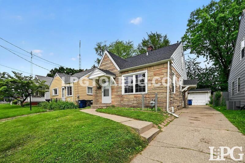 4406 Asbury Dr - Photo 3 of 37