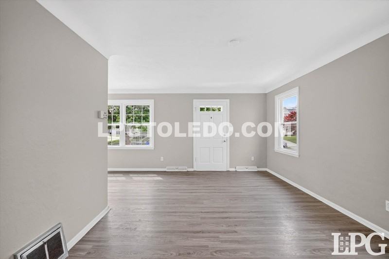 4406 Asbury Dr - Photo 6 of 37