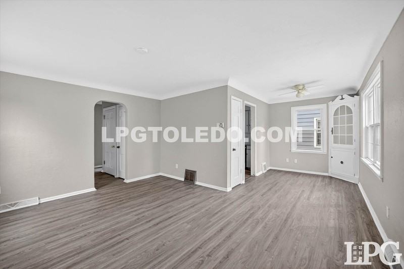 4406 Asbury Dr - Photo 7 of 37