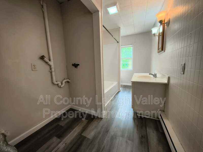 80 Hillside Ave - Photo 5 of 13