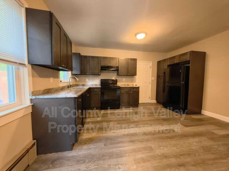 639 Washington St - Photo 2 of 14