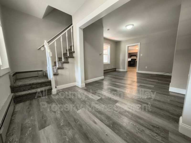 639 Washington St - Photo 3 of 14