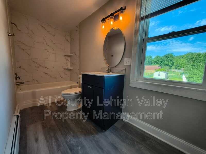 639 Washington St - Photo 5 of 14