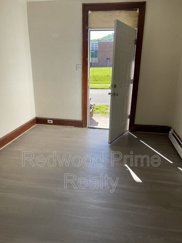631 Coleman Ave - Photo 3 of 12
