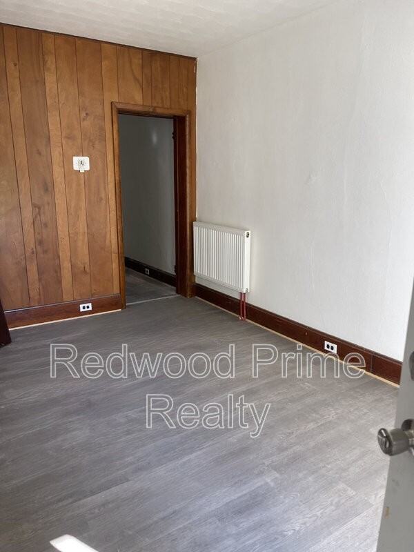 631 Coleman Ave - Photo 4 of 12