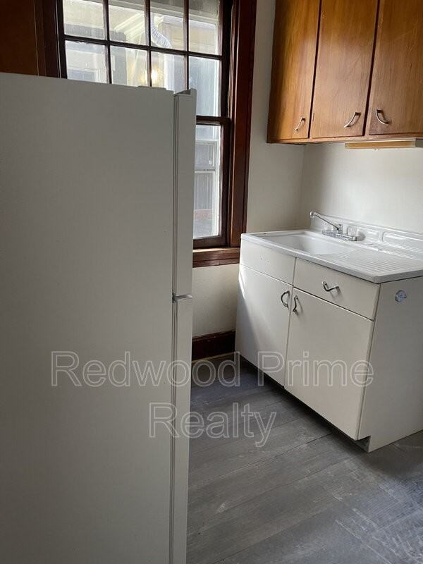 631 Coleman Ave - Photo 5 of 12