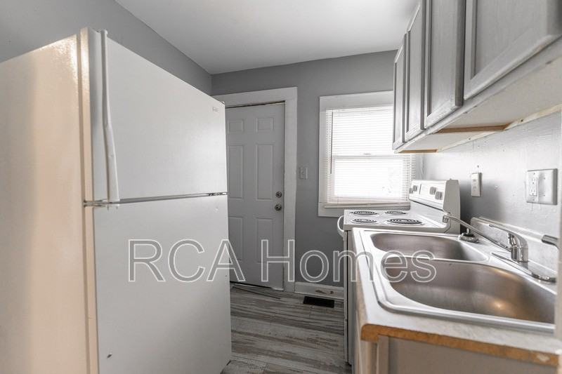 140 Villa Ave - Photo 2 of 9