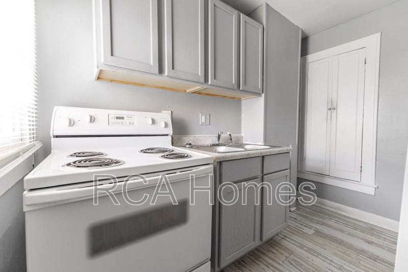 140 Villa Ave - Photo 3 of 9