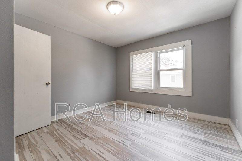 140 Villa Ave - Photo 4 of 9